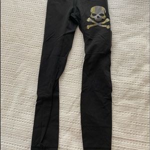 Lululemon Wunder Under HR with SoulCycle skull